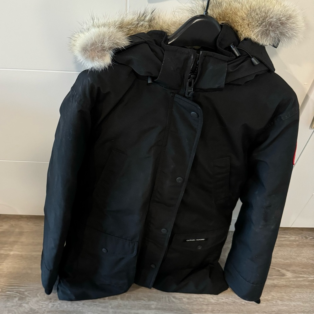 Used Canada Goose Trillium. Color Black. Size XL. Women